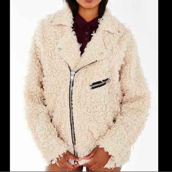 { SALE!} UNIF X URBAN OUTFITTERS SHERPA COAT - Picture 6 of 8